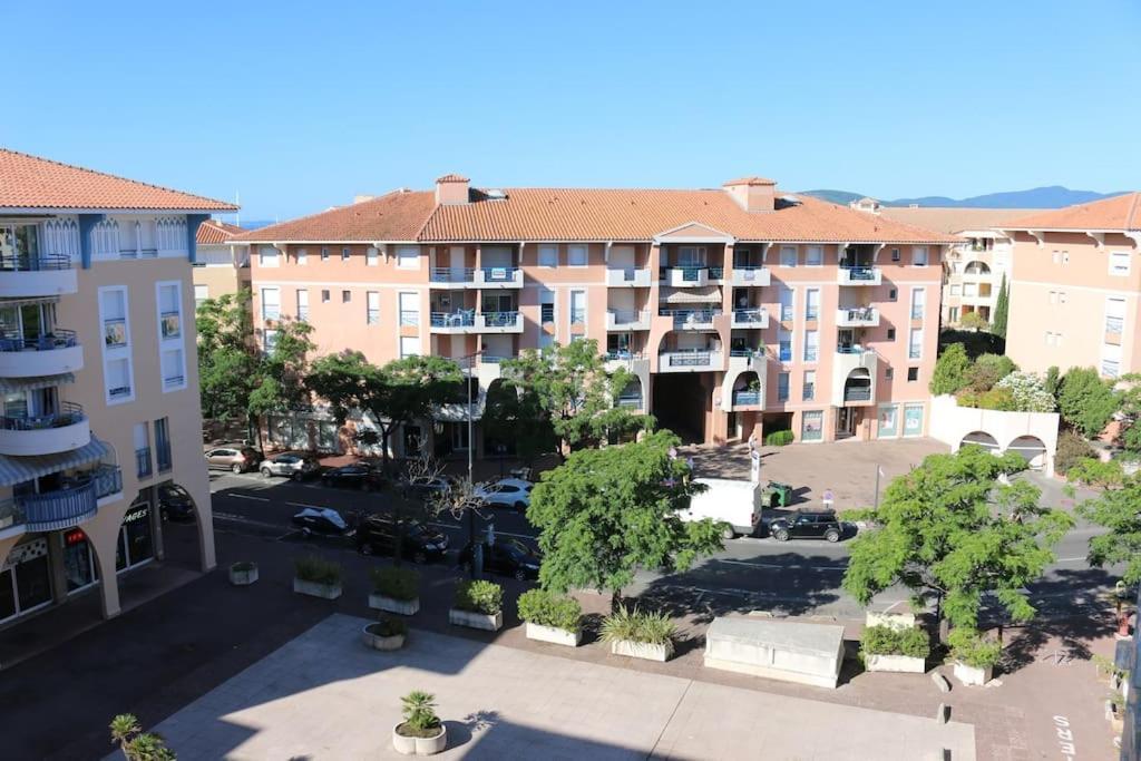 Port-Frejus, Le Paladien, Appartement 2 Pieces Climatise, Terrasse & Parking Bagian luar foto