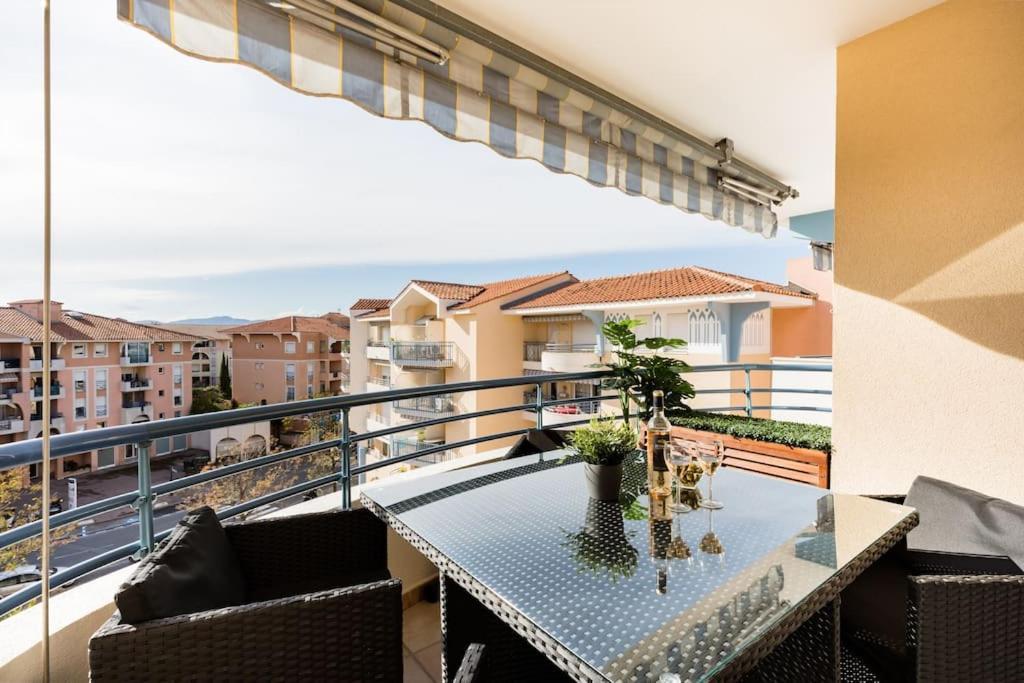 Port-Frejus, Le Paladien, Appartement 2 Pieces Climatise, Terrasse & Parking Bagian luar foto