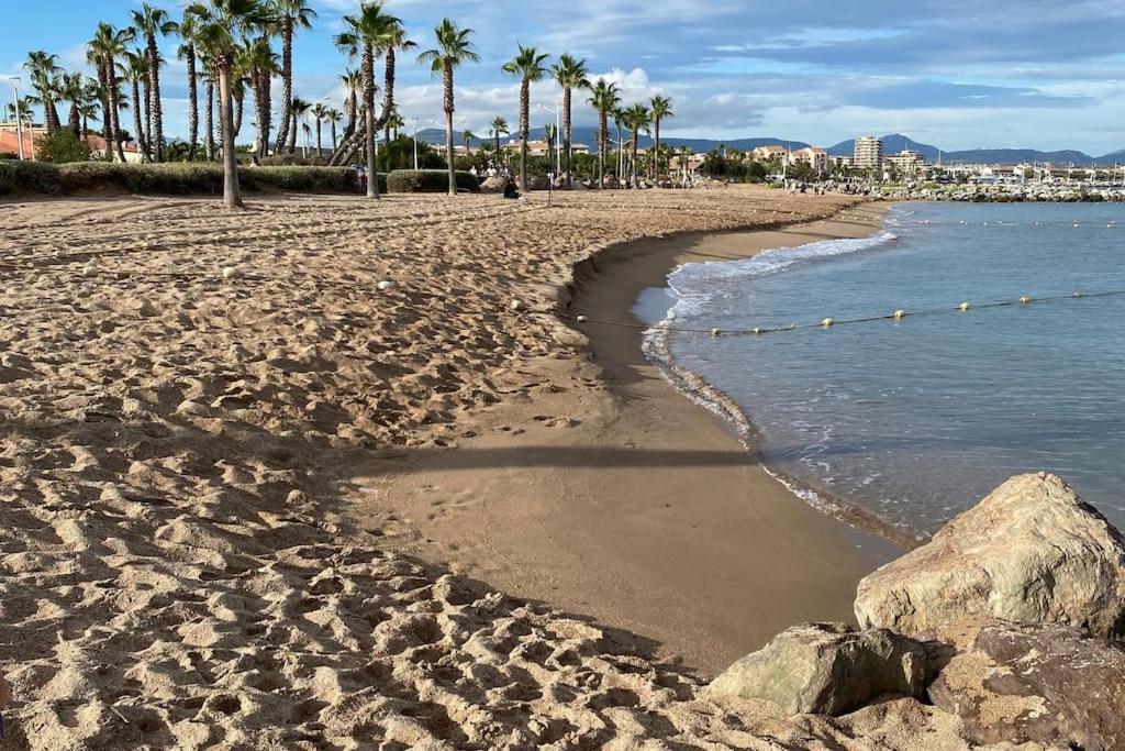 Port-Frejus, Le Paladien, Appartement 2 Pieces Climatise, Terrasse & Parking Bagian luar foto